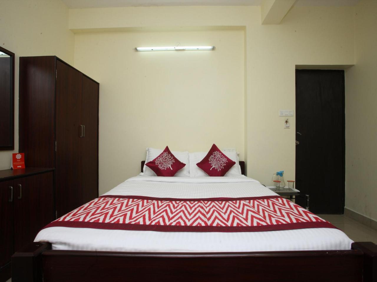 Oyo 10465 Koyambedu Chennai Hotel Exterior photo