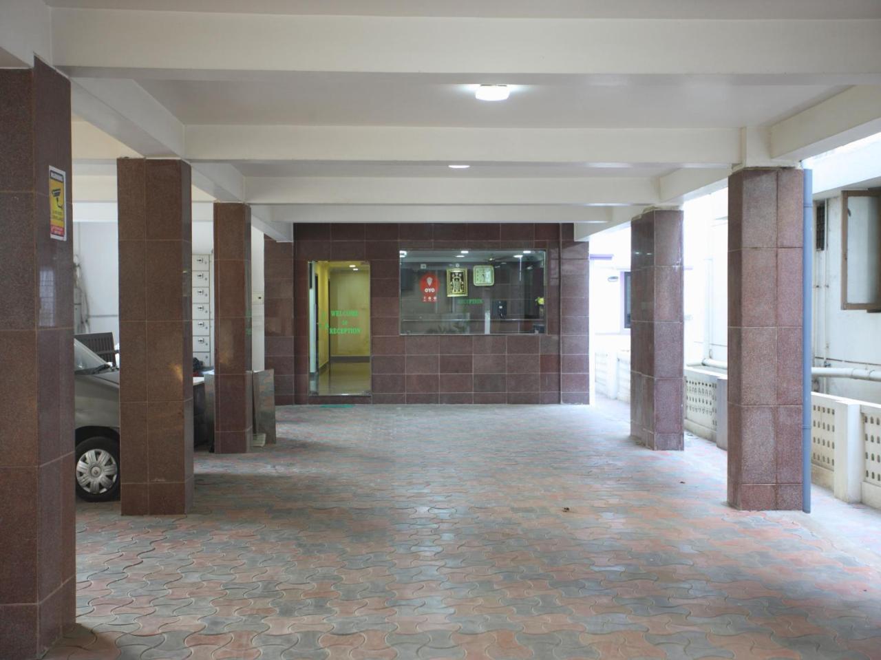 Oyo 10465 Koyambedu Chennai Hotel Exterior photo